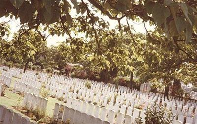 Chauny Communal Cemetery British Extension on Sysoon