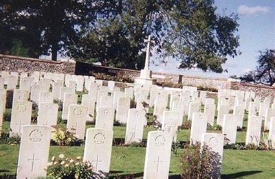 Contalmaison Chateau (CWGC) Cemetery on Sysoon