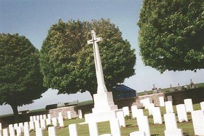 Metz-en-Couture Communal Cemetery British Extensio on Sysoon