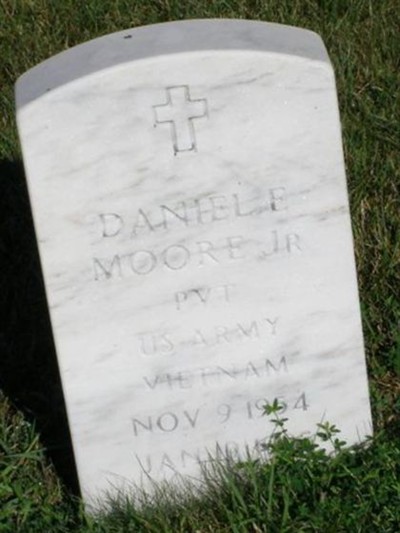 Daniel E Moore, Jr on Sysoon