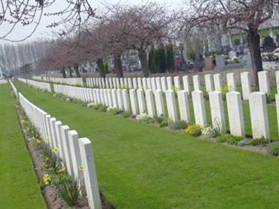 Daours Communal Cemetery Extension on Sysoon