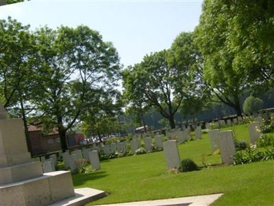 Elzenwalle Brasserie Cemetery (CWGC) on Sysoon