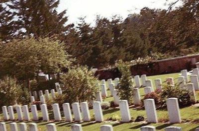 Englebelmer Communal Cemetery Extension on Sysoon