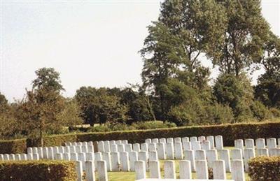 Fienvillers British Cemetery on Sysoon