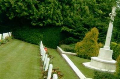 Frechencourt Communal Cemetery on Sysoon