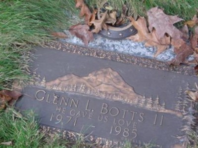 Glenn L. Botts, II on Sysoon