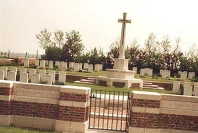 Godezonne Farm Cemetery on Sysoon