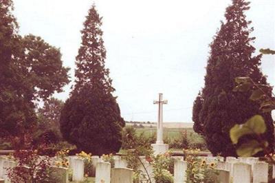 Hedauville Communal Cemetery Extension on Sysoon