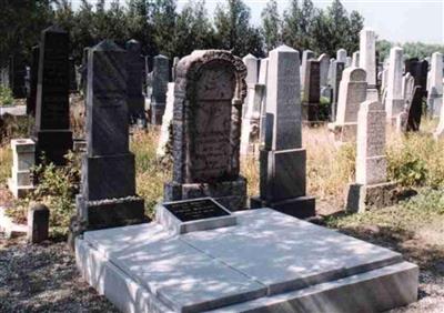 Jewish Cemetery of Gyor on Sysoon