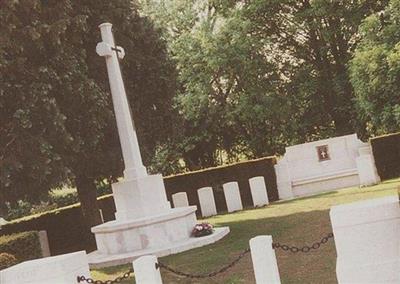 Le Cateau Communal Cemetery on Sysoon