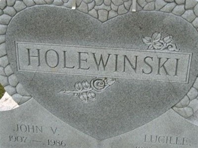 Lucille Holewinski on Sysoon