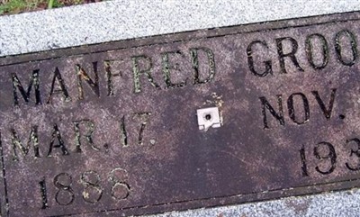 Manfred K. Groom on Sysoon