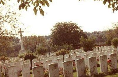 Marcoing British Cemetery on Sysoon