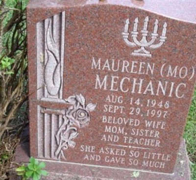 Maureen "Mo" Mechanic on Sysoon