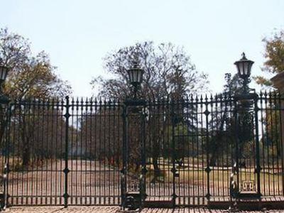 Mausoleo Parque de Pairumani on Sysoon