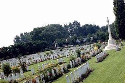 Menin Road South Cemetery on Sysoon