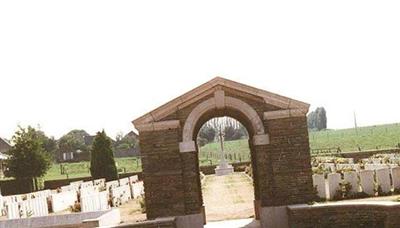 Moeuvres Communal Cemetery Extension on Sysoon