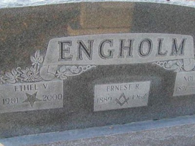 Nola Engholm on Sysoon