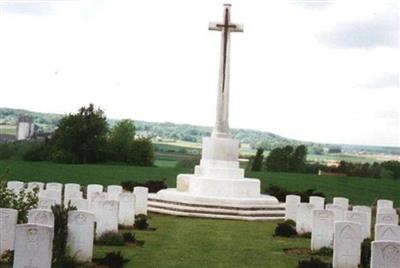 Noyon New British Cemetery on Sysoon