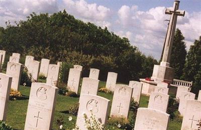 Le Paradis War Cemetery, Lestrem on Sysoon