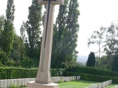 Querrieu British (CWGC) Cemetery on Sysoon