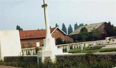Saint Vaast Post Military Cemetery, Richebourg-l'A on Sysoon