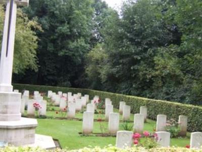 Saint Pol War Cemetery on Sysoon