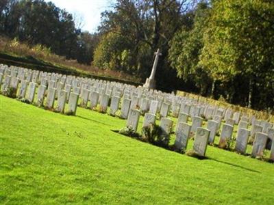 Sandpits British Cemetery, Fouquereuil on Sysoon