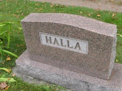 Selmer E. Halla on Sysoon