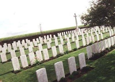Thistle Dump Cemetery, High Wood, Longueval on Sysoon