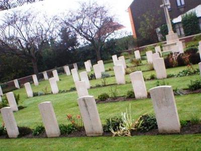 Le Touquet Railway Crossing Cemetery on Sysoon
