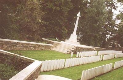 Trefcon British Cemetery, Caulaincourt on Sysoon