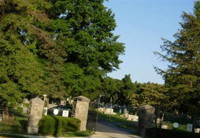Versailles Cemetery on Sysoon