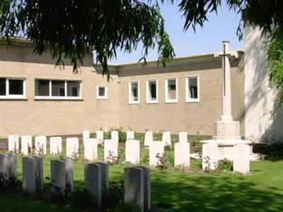 Veurne Communal Cemetery Extension on Sysoon