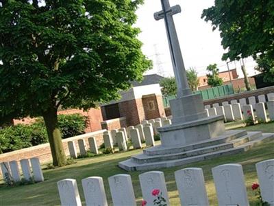 Vichte Military Cemetery on Sysoon