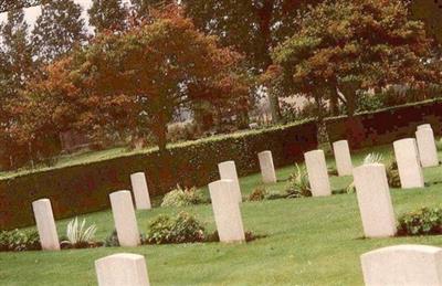 Villers-Bocage Communal Cemetery Extension on Sysoon