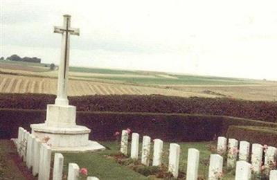 VILLERS-GUISLAIN COMMUNAL CEMETERY, Nord on Sysoon