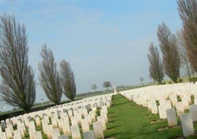 Warlincourt Halte British Cemetery, Saulty on Sysoon