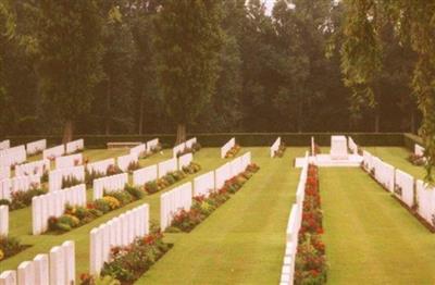 Wytschaete Military Cemetery on Sysoon