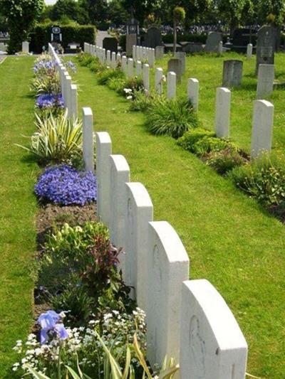 Ypres Town Cemetery on Sysoon