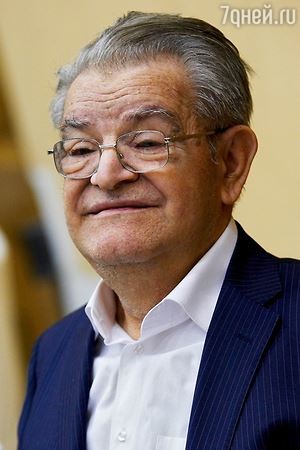 Fazil Abdulovich Iskander, Find a grave on Sysoon Fazil Abdulovich Iskander on Sysoon